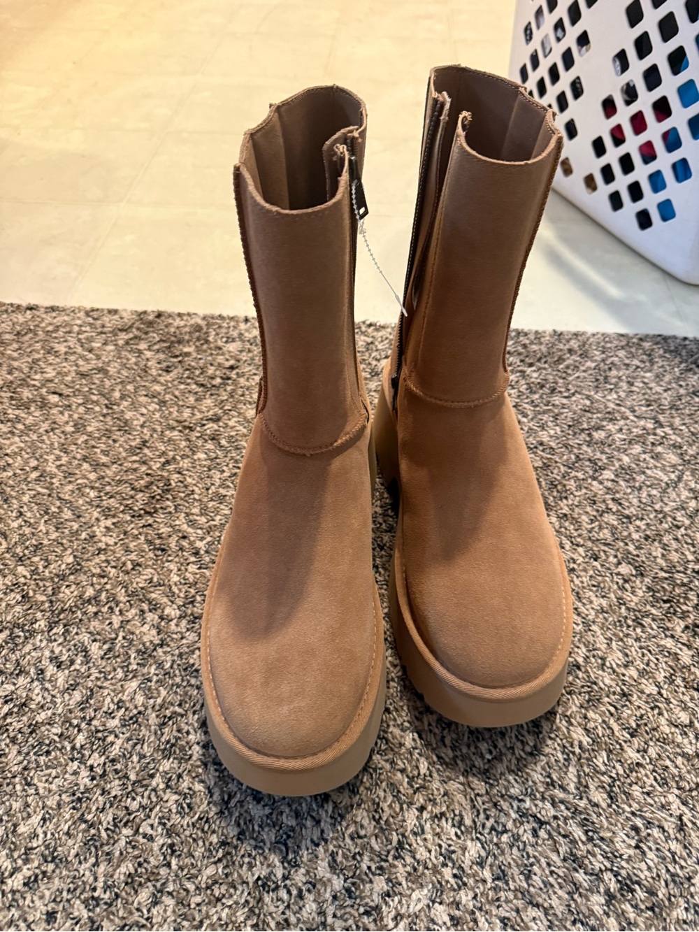 UGG women’s 12 platform boots NEW